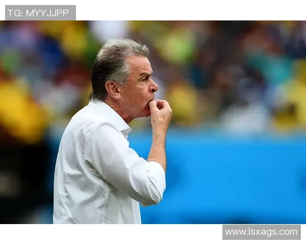 足球甘道夫的传奇之路与绿茵场上的智慧启示